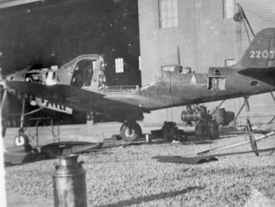 Kryty položené na zemi  (2 spojené oblouky jako pohlednice z USA nošená na prsou - Rozpuštěný a vypuštěný)