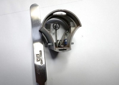 Boky kokpitu slepeny...