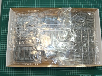 krabice je přímo našlapaná obsahem