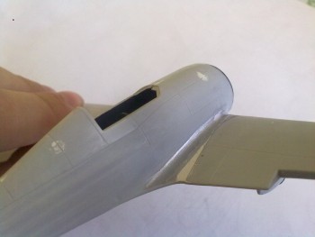 Nové rytie trupu a krídla.