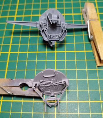 Vnitřek podvozkové šachty - dole Tamka, nahoře Eda