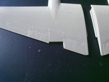 Detail nitovania na vztlakových klapkách.