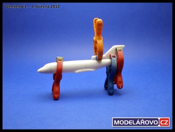 Ke slepenému trupu s jednou polovinou SOP přibyla druhá.